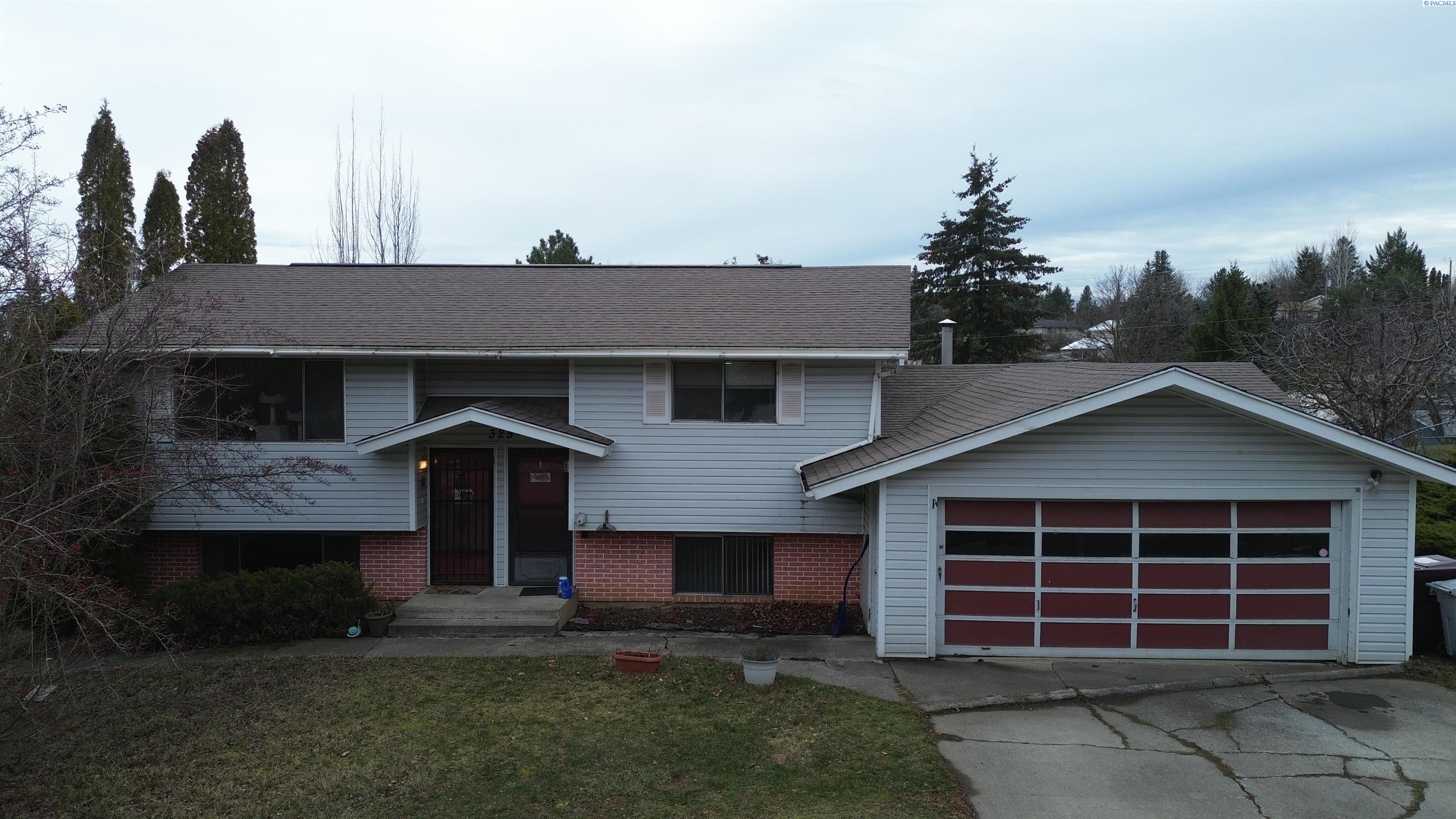 325 NW THOMAS STREET