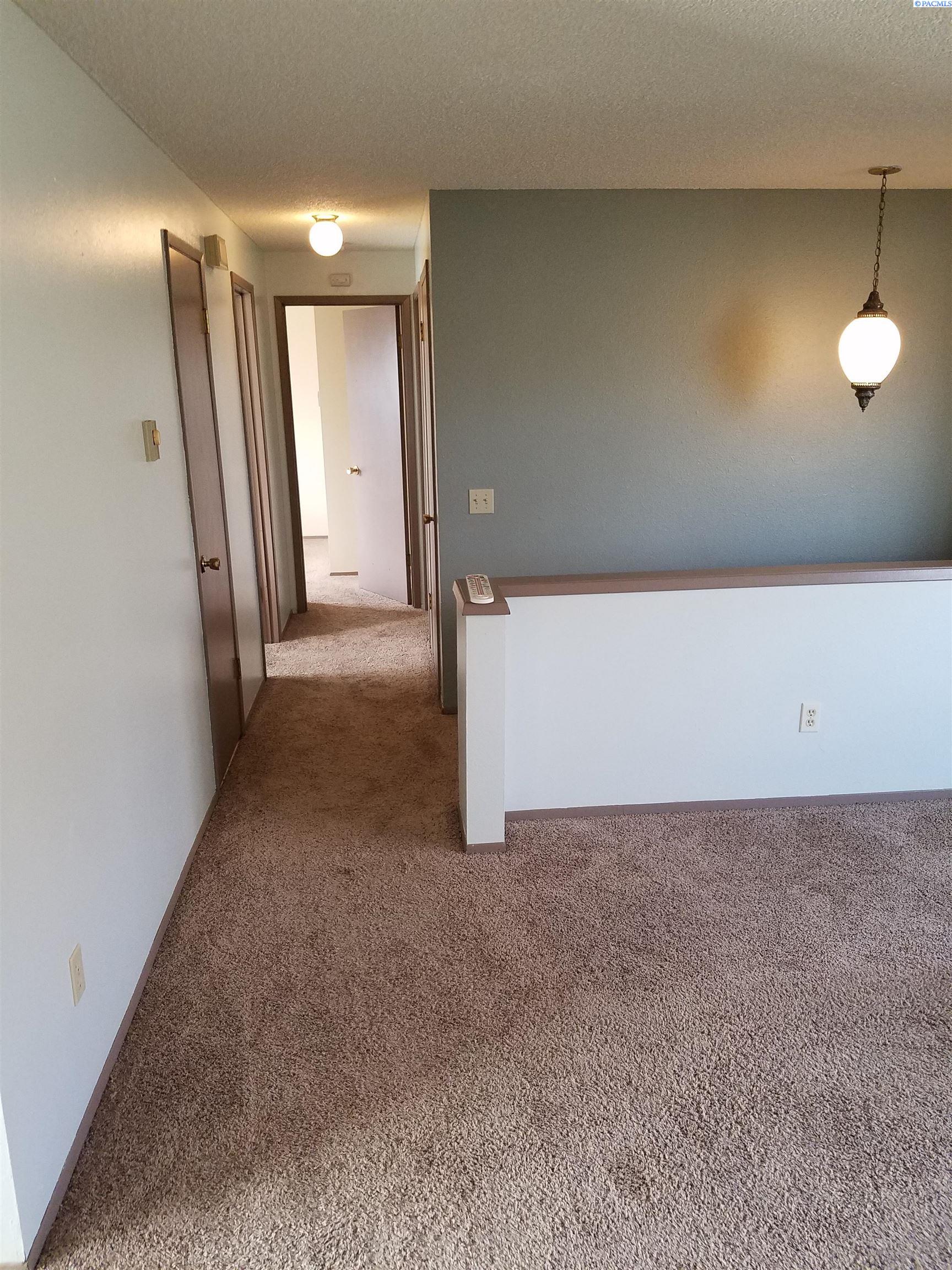 325 NW THOMAS STREET