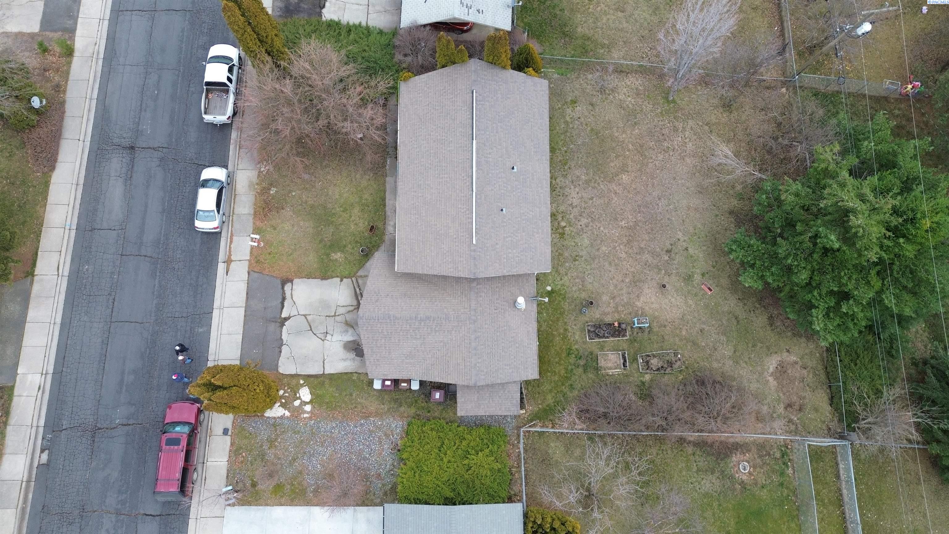 325 NW THOMAS STREET