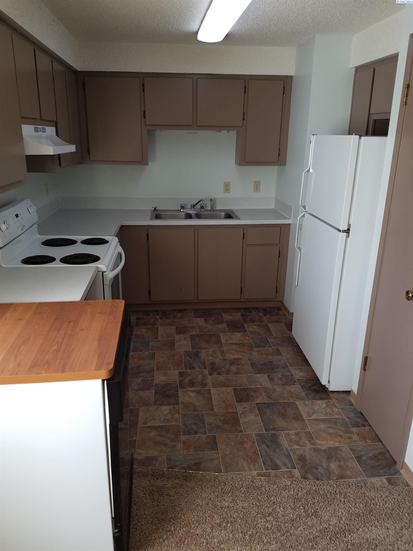 325 NW THOMAS STREET