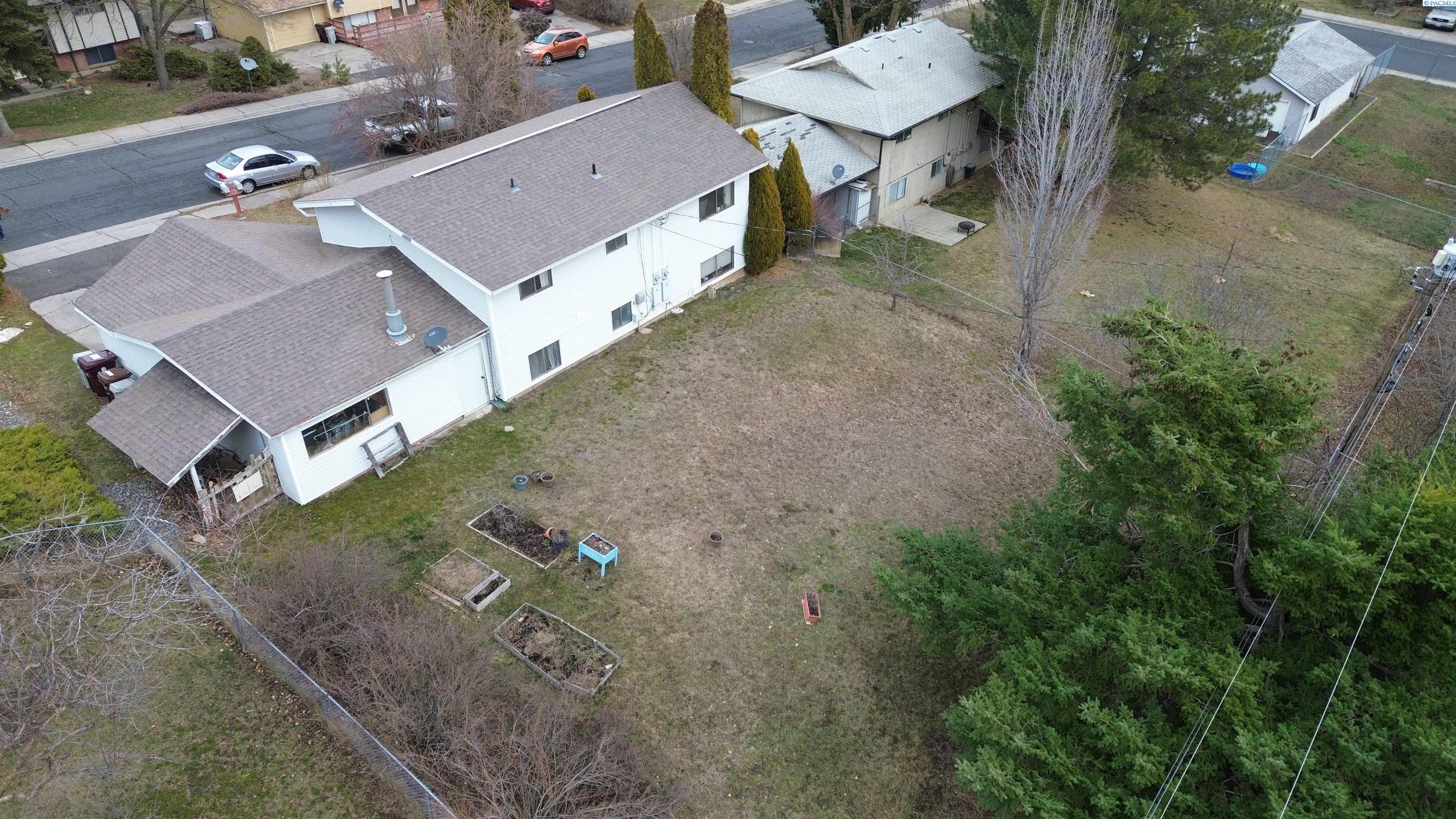 325 NW THOMAS STREET