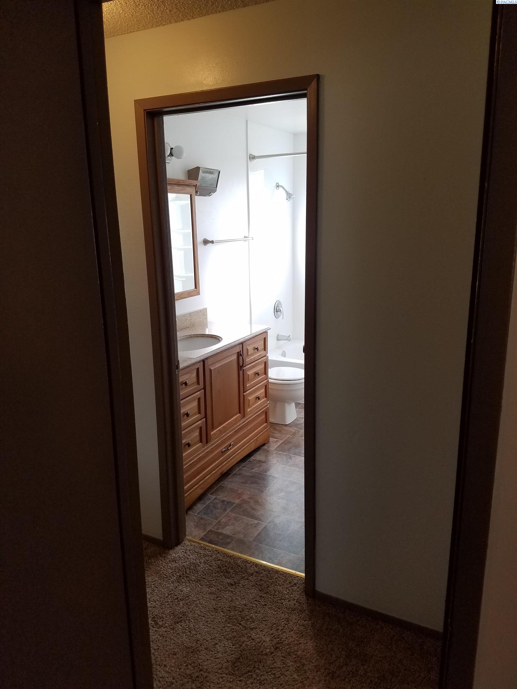 325 NW THOMAS STREET