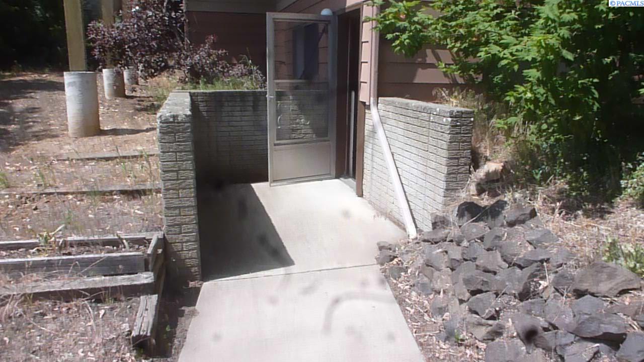 405 NW North Street