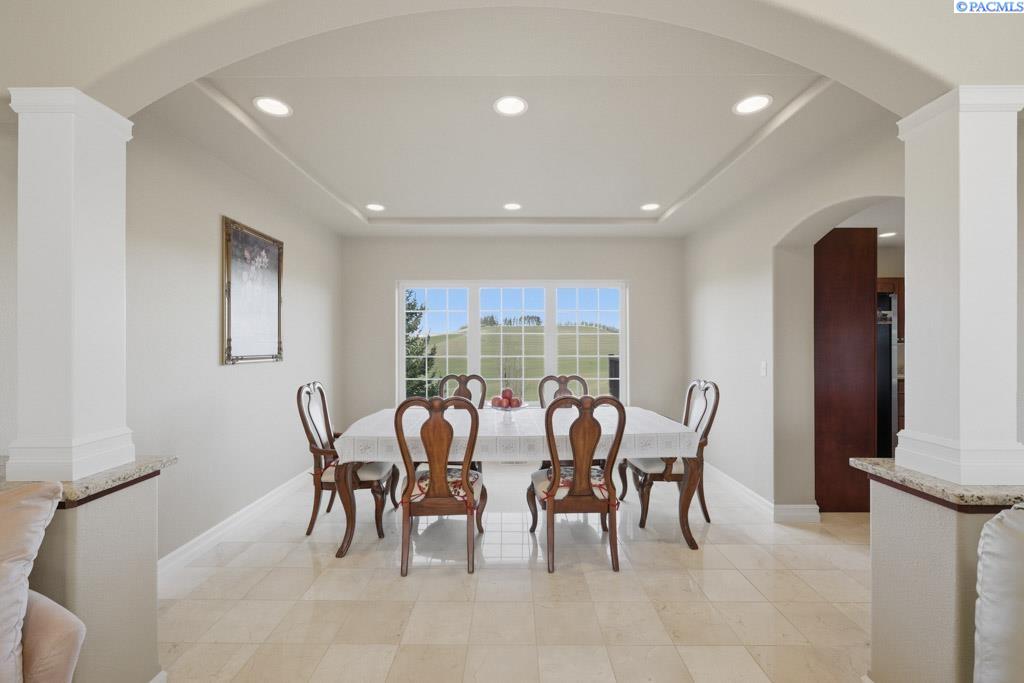 820 NW Palouse View Ct