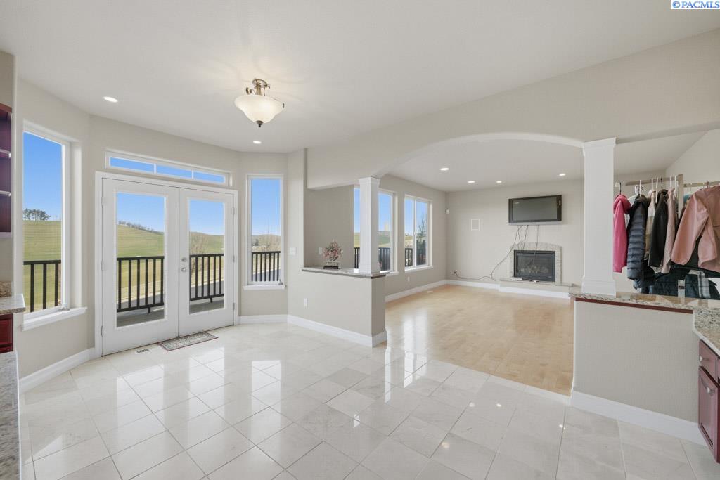 820 NW Palouse View Ct