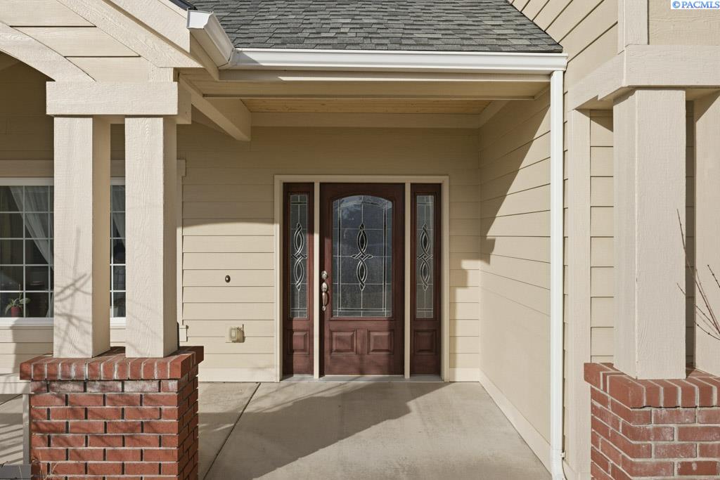 820 NW Palouse View Ct