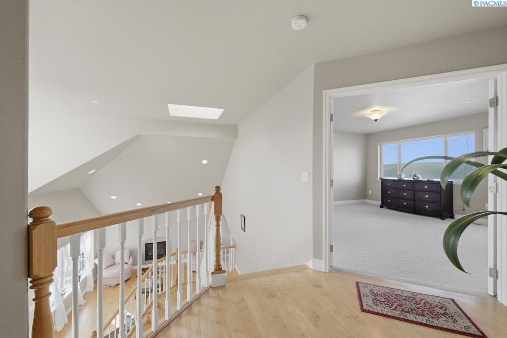 820 NW Palouse View Ct