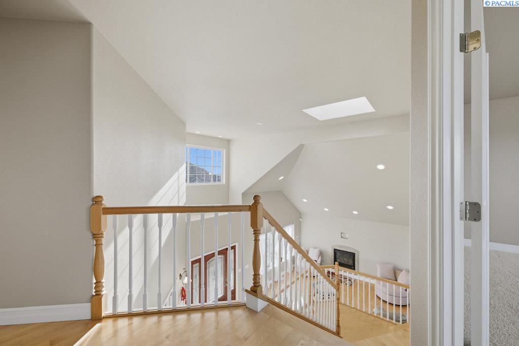 820 NW Palouse View Ct