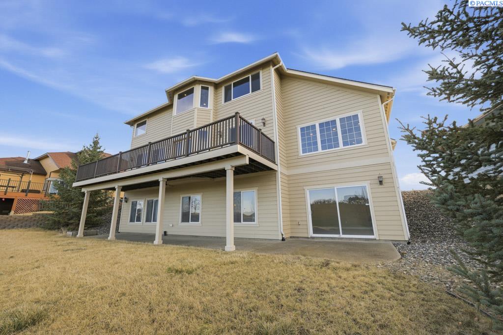 820 NW Palouse View Ct