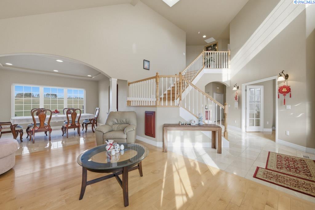 820 NW Palouse View Ct