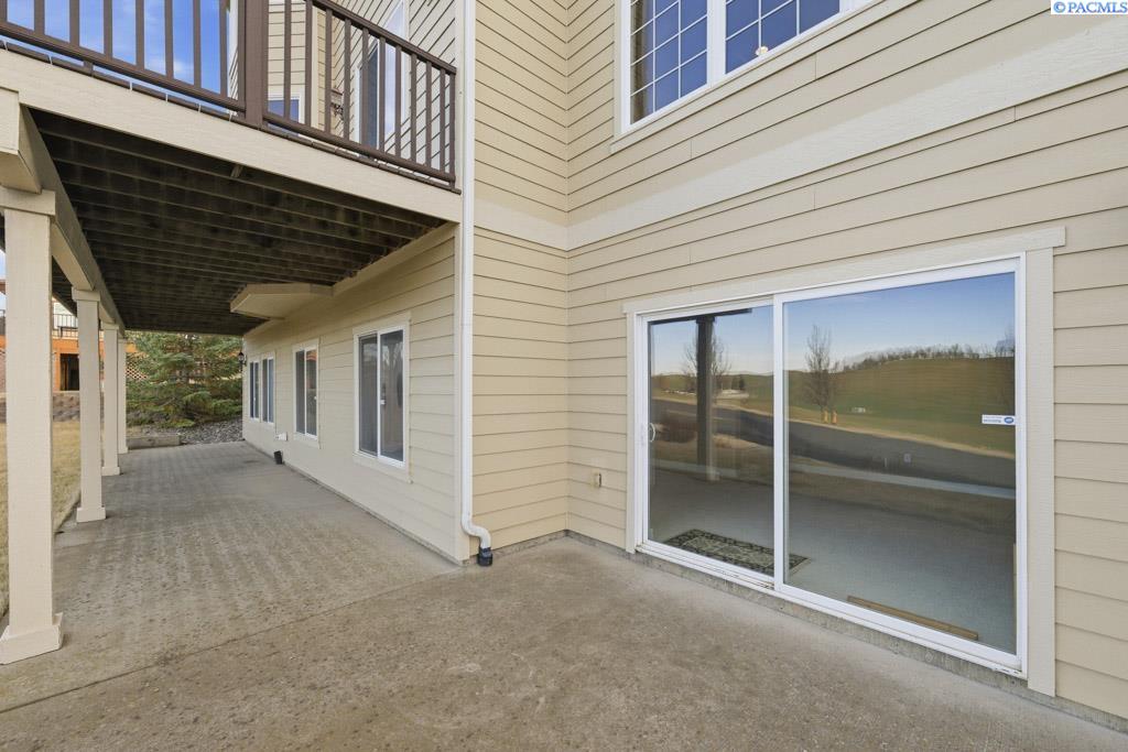 820 NW Palouse View Ct