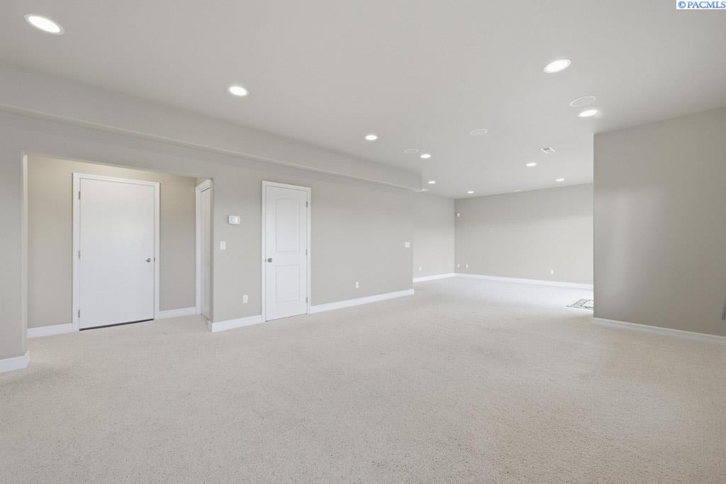 820 NW Palouse View Ct