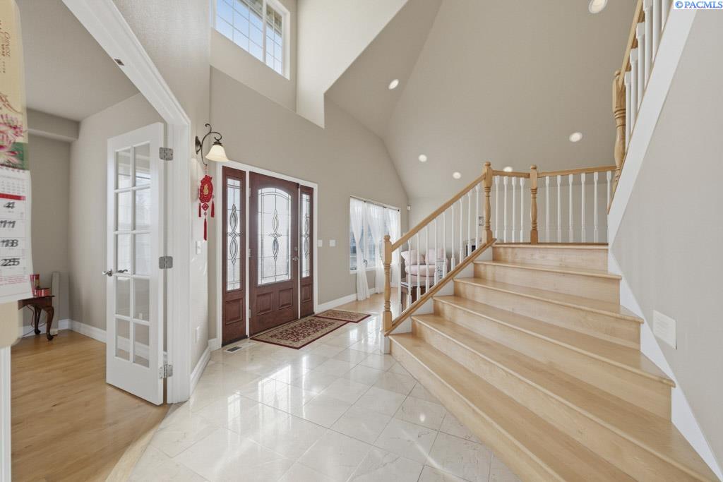 820 NW Palouse View Ct