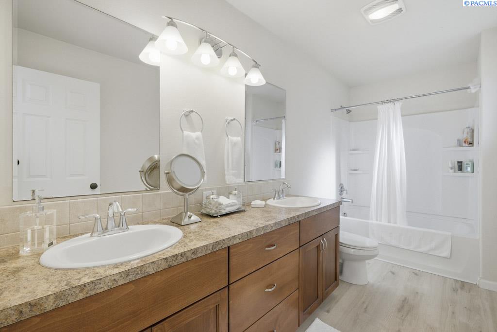 210 NW Terreview Drive, #E