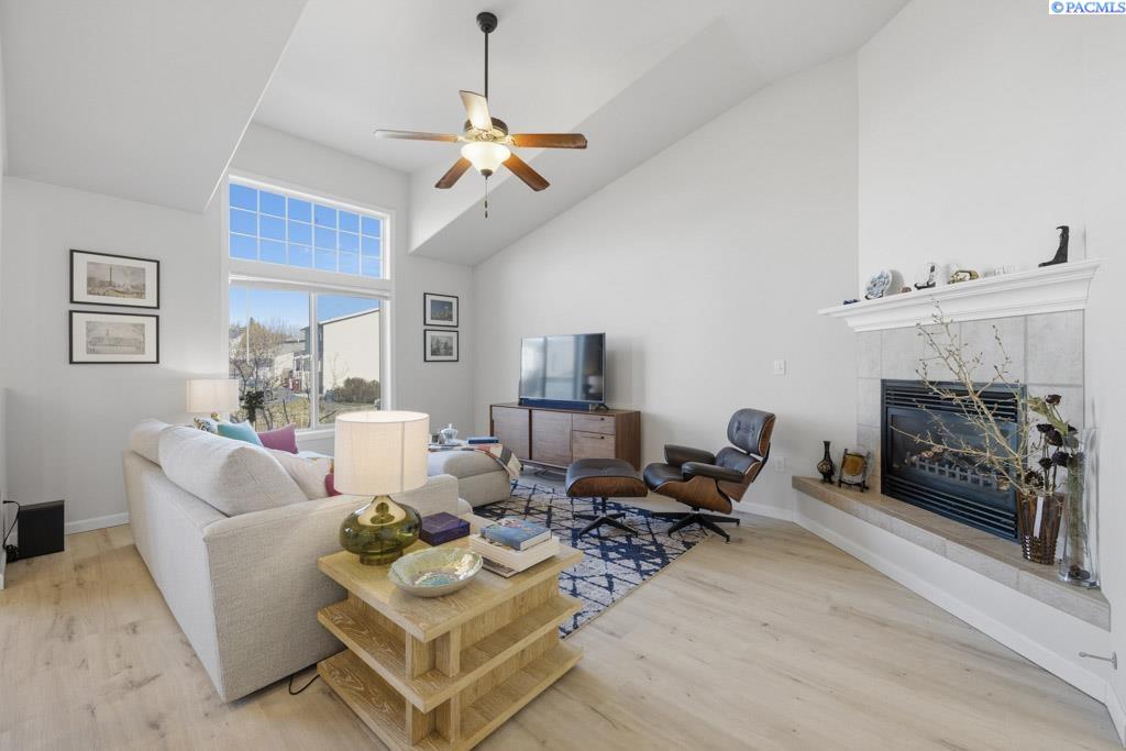 210 NW Terreview Drive, #E