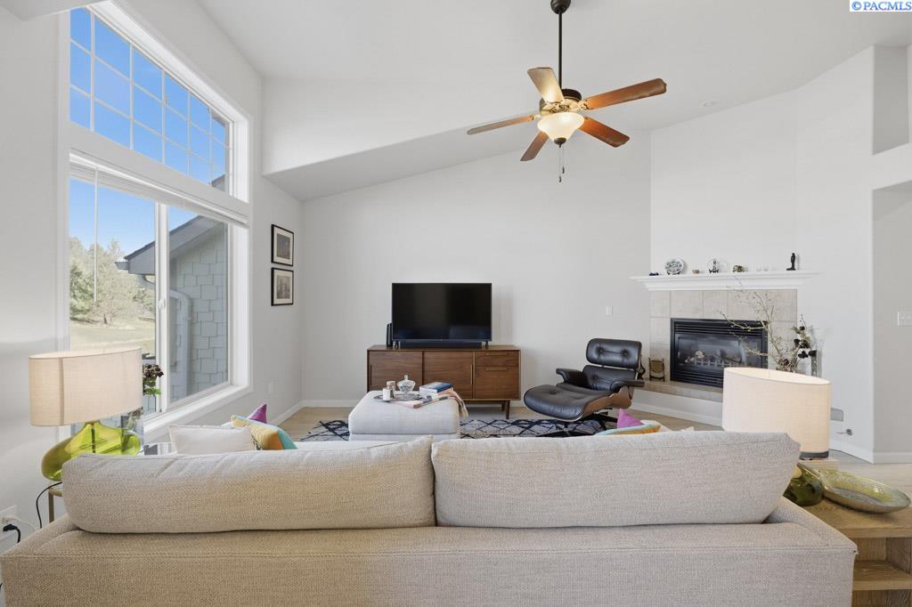 210 NW Terreview Drive, #E