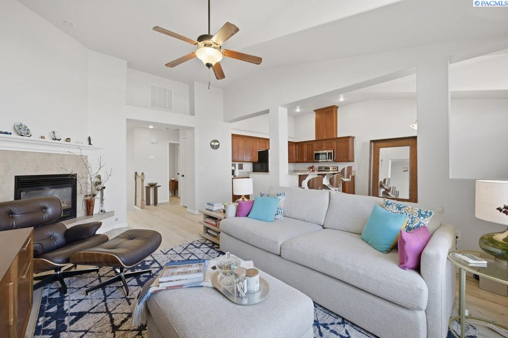 210 NW Terreview Drive, #E