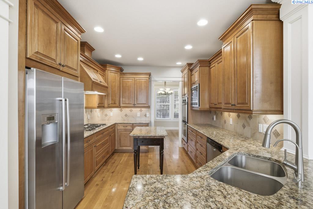1735 SW Casey Ct