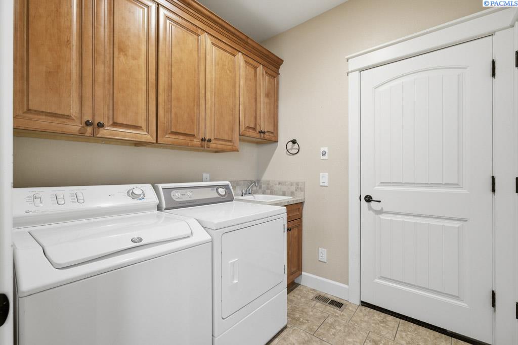 1735 SW Casey Ct