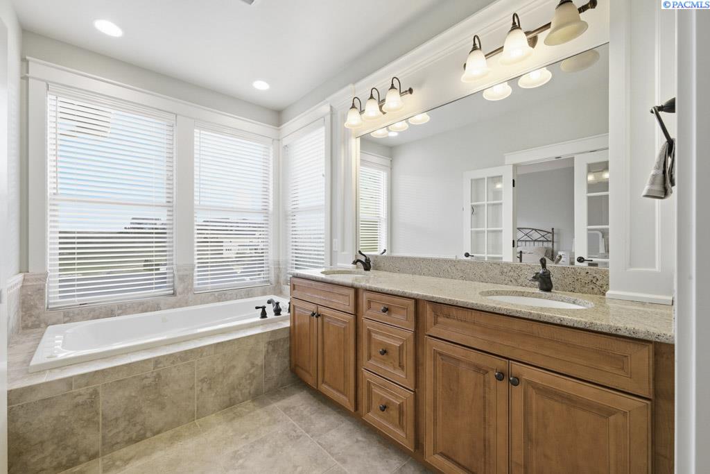 1735 SW Casey Ct