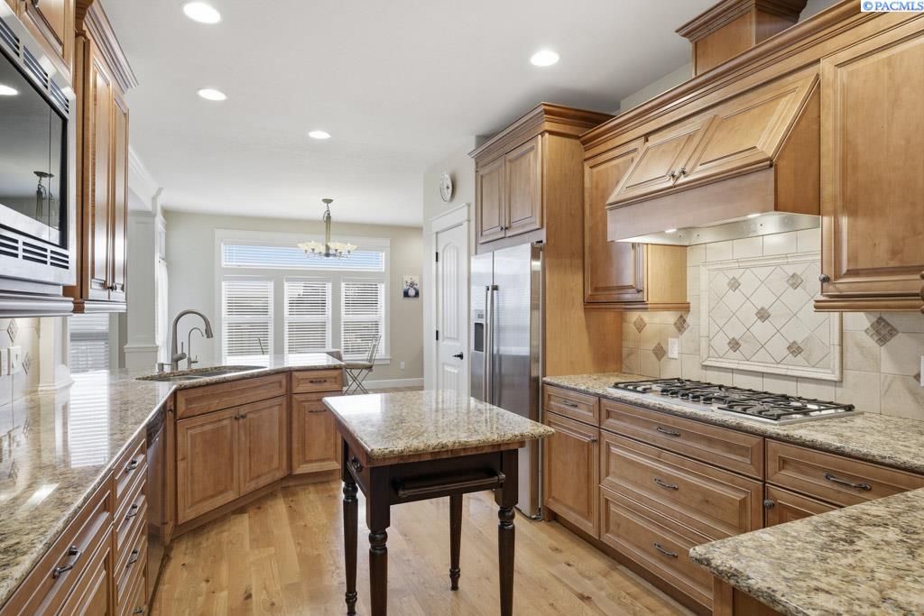 1735 SW Casey Ct