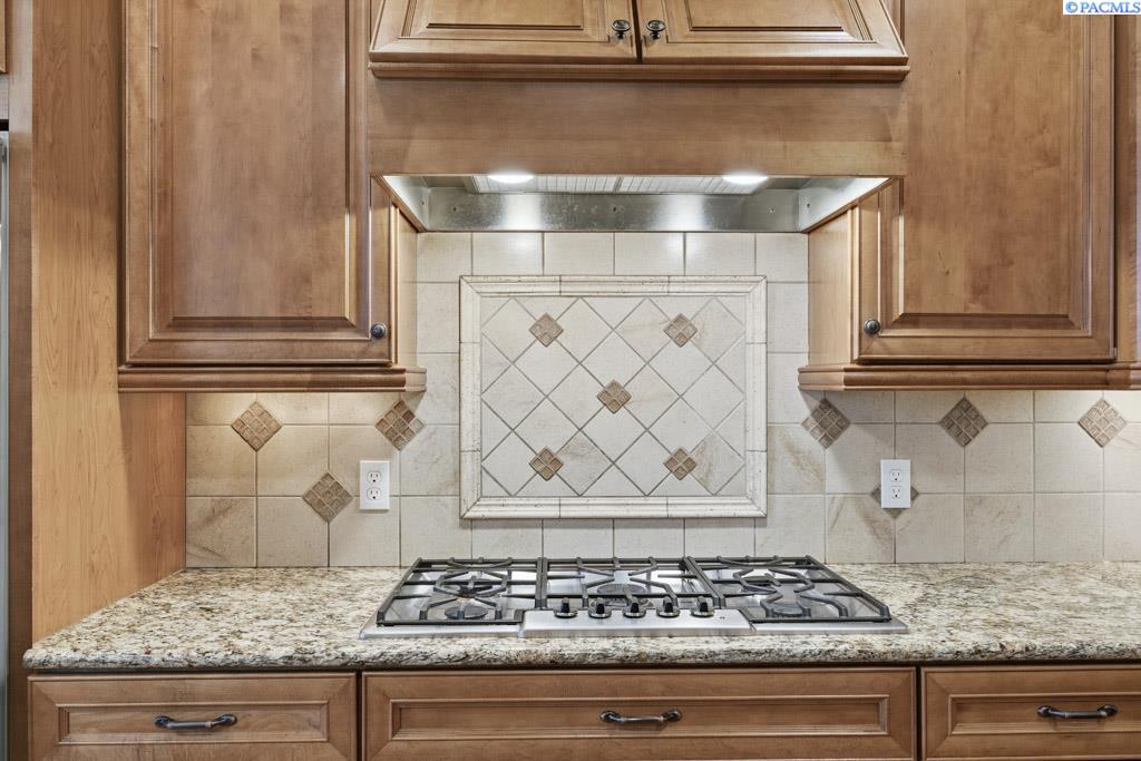 1735 SW Casey Ct