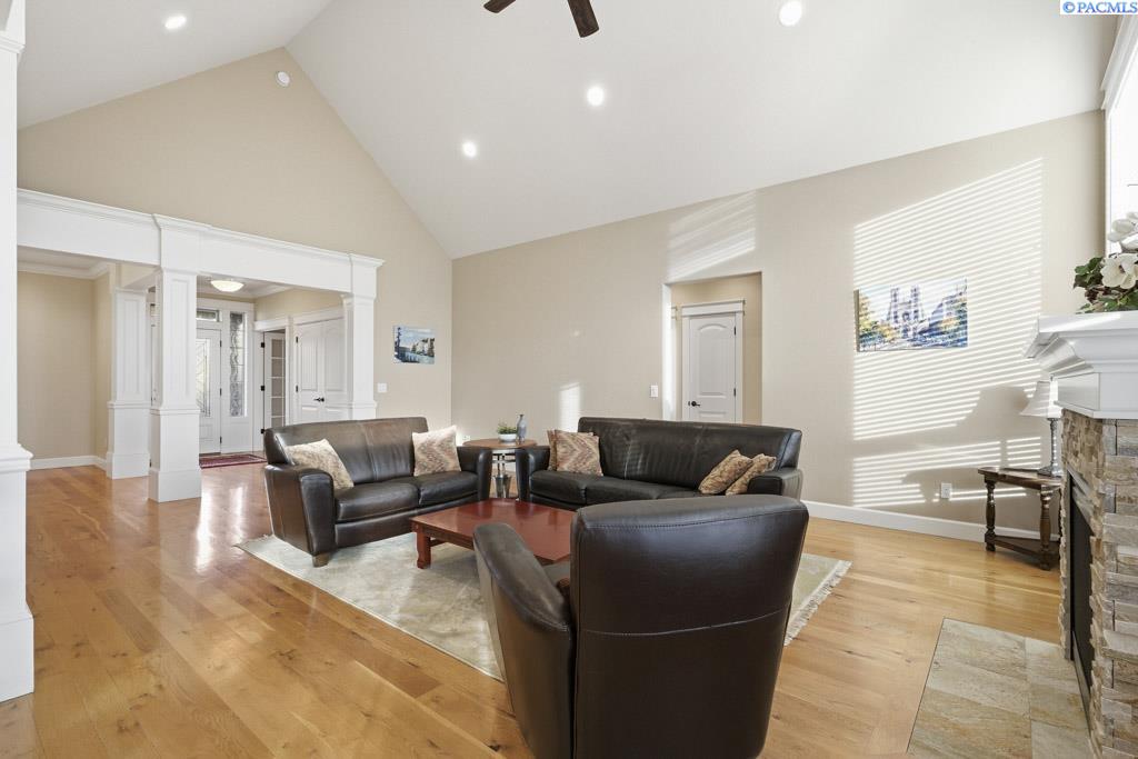 1735 SW Casey Ct