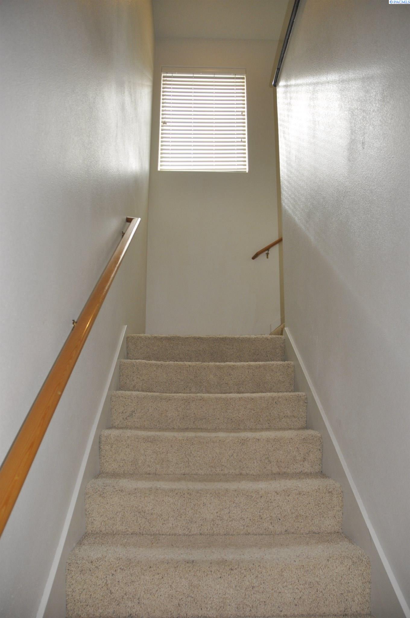 580-582 SE Shoemaker Pl