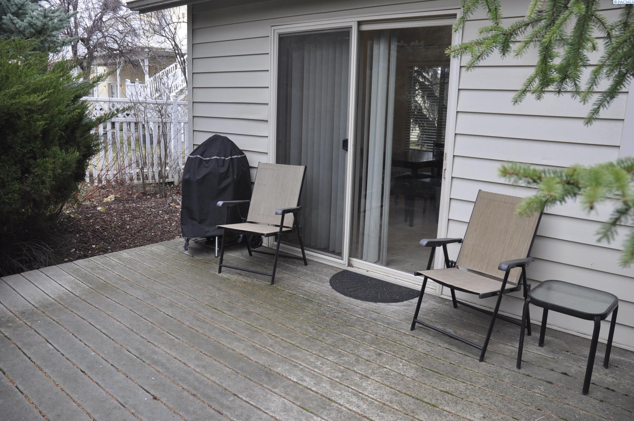 580-582 SE Shoemaker Pl