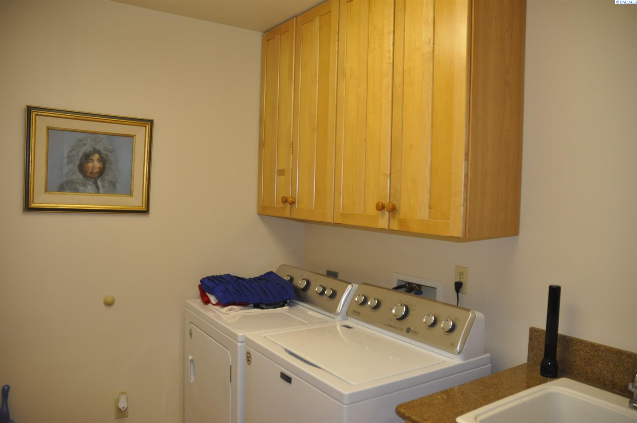 580-582 SE Shoemaker Pl