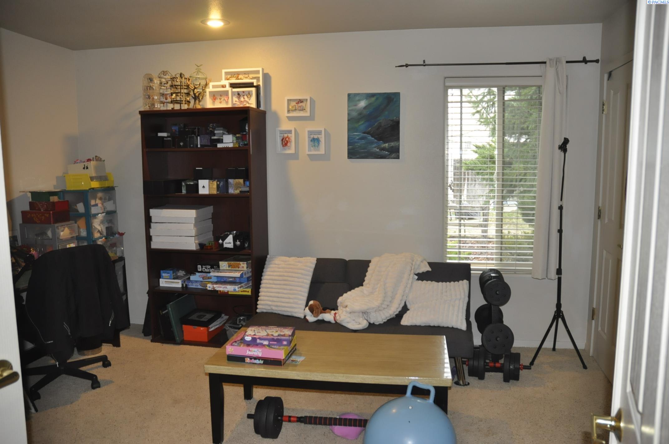 580-582 SE Shoemaker Pl