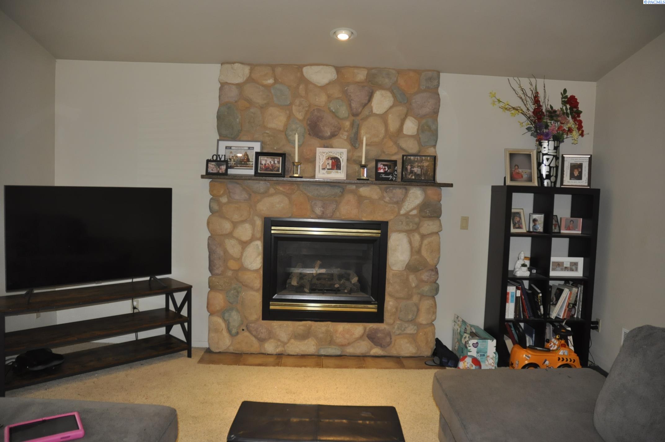 580-582 SE Shoemaker Pl