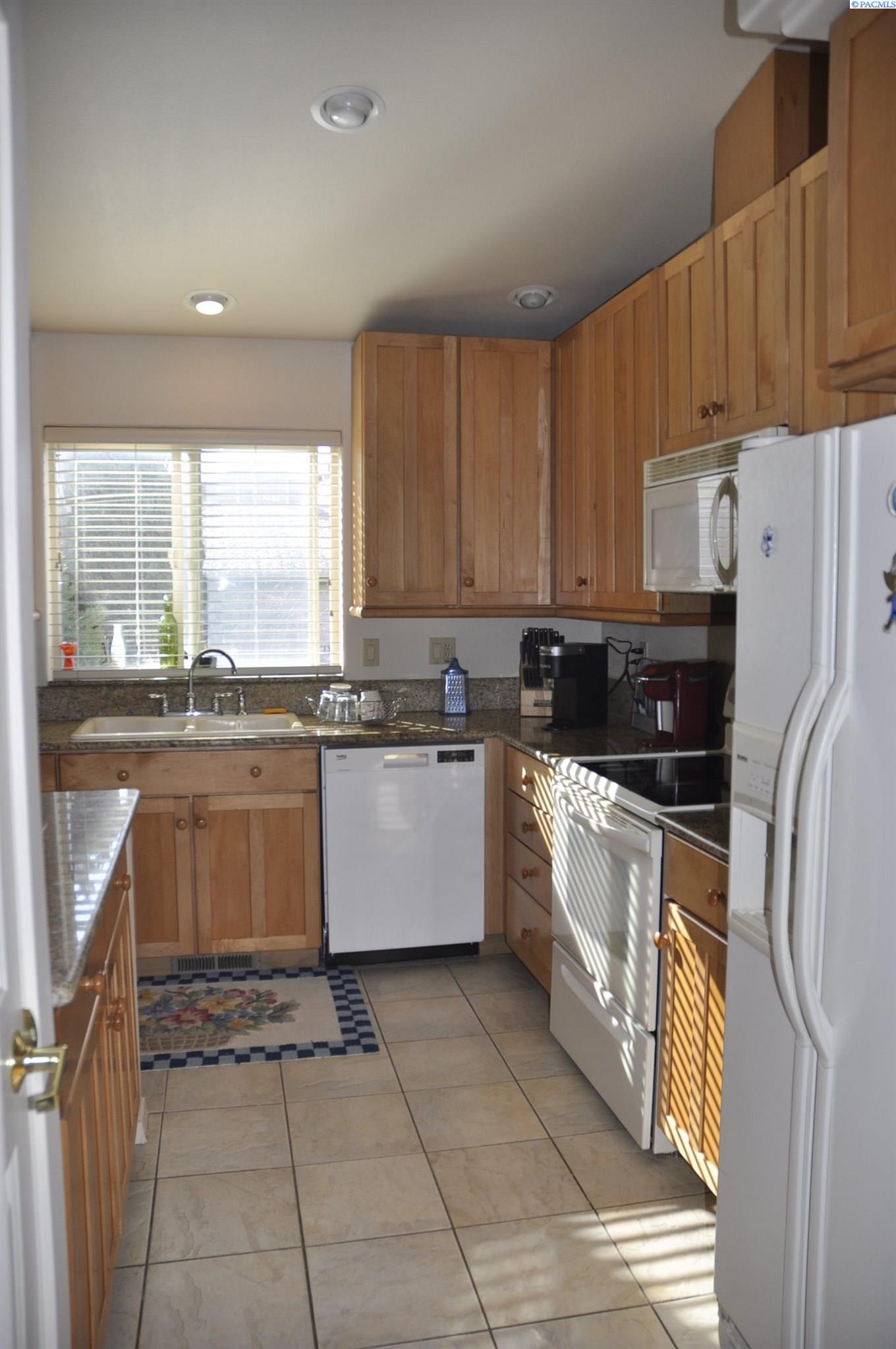 580-582 SE Shoemaker Pl