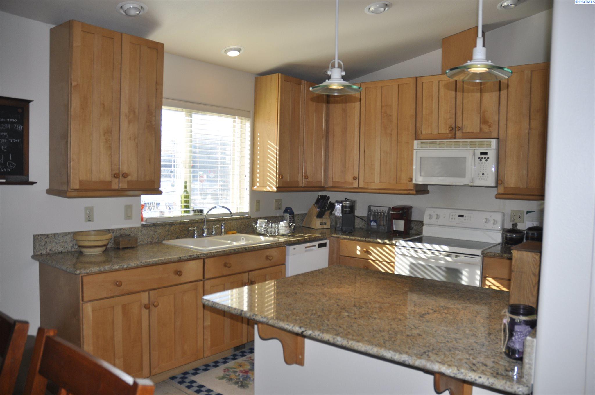 580-582 SE Shoemaker Pl