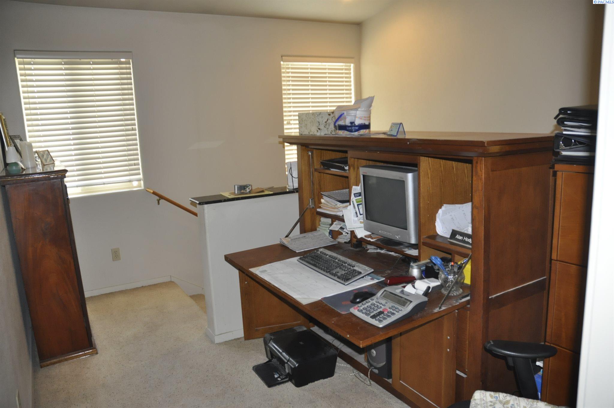 580-582 SE Shoemaker Pl