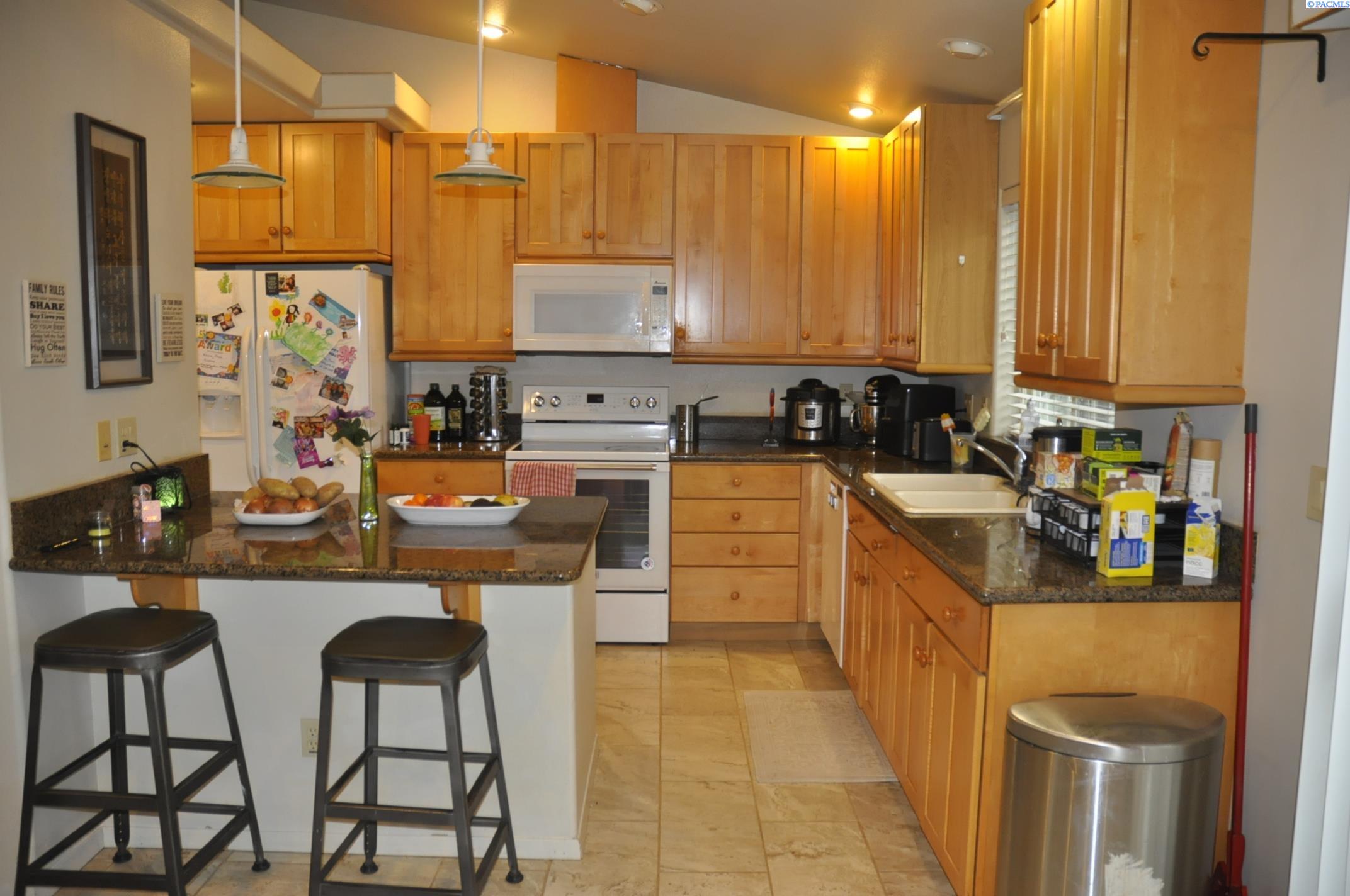 580-582 SE Shoemaker Pl