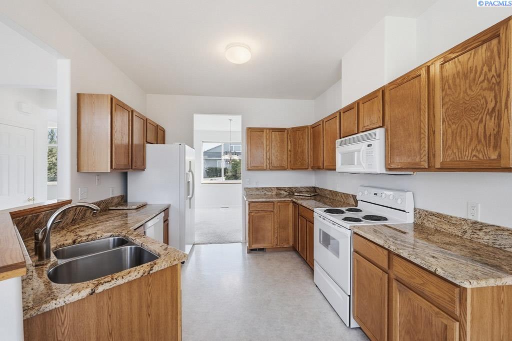 1225 SW Campus View Dr