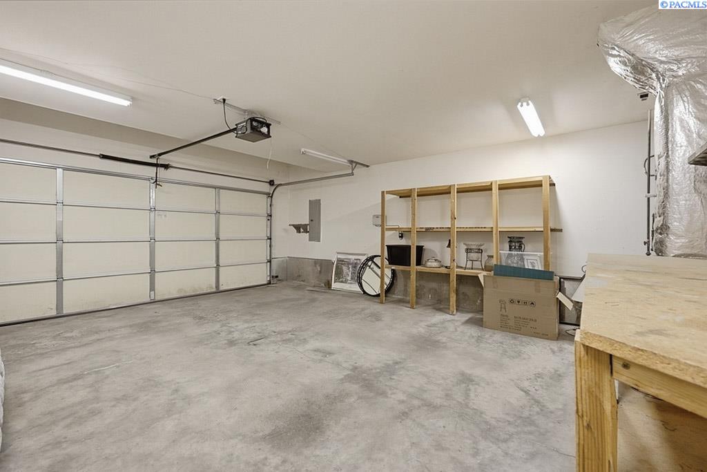 1225 SW Campus View Dr