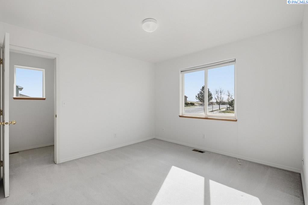 1225 SW Campus View Dr