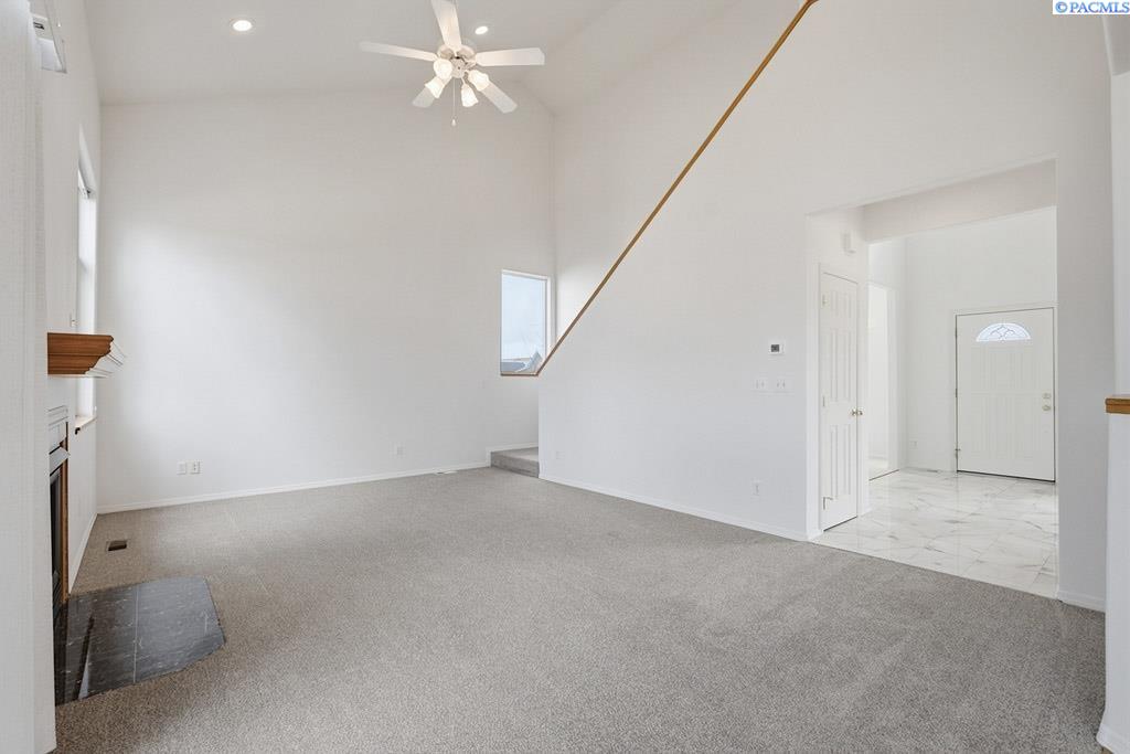 1225 SW Campus View Dr