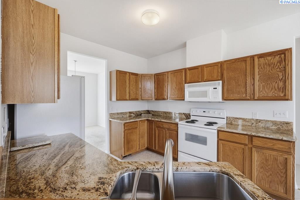 1225 SW Campus View Dr