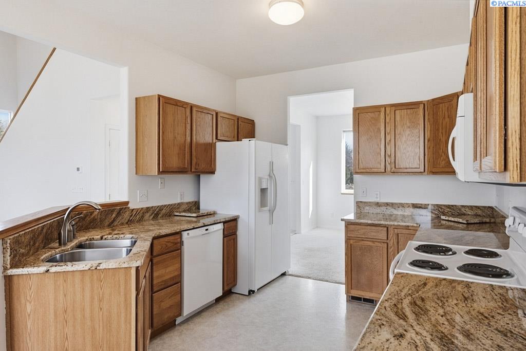 1225 SW Campus View Dr