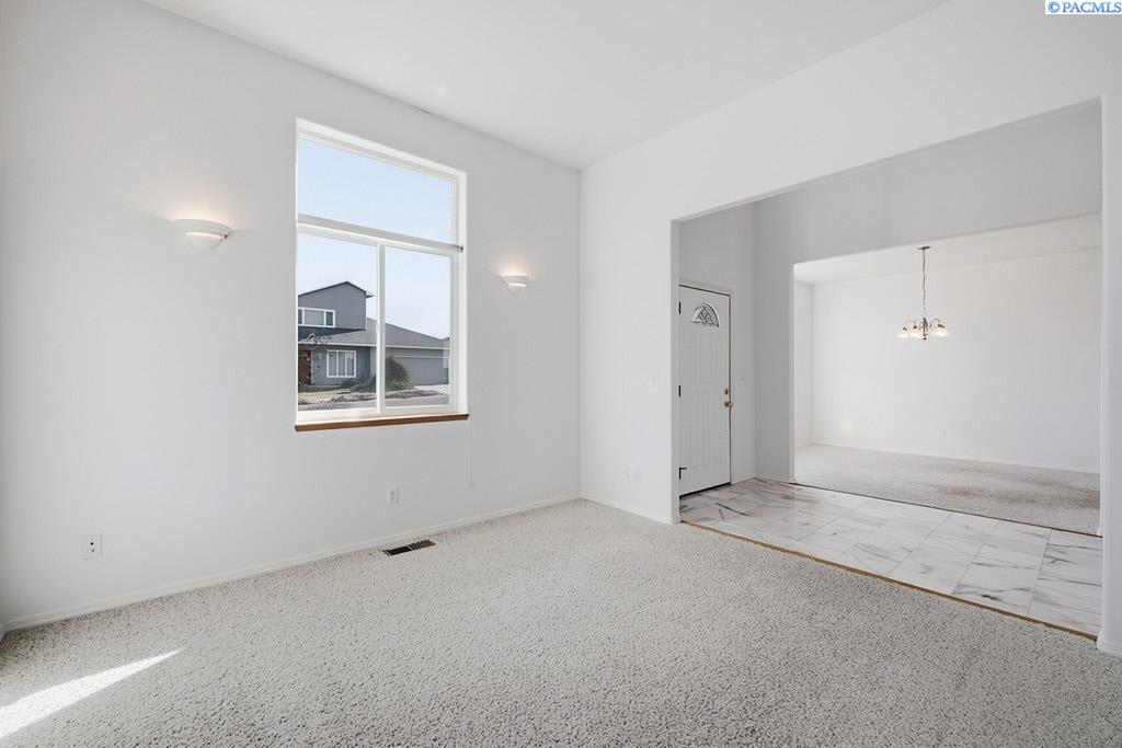 1225 SW Campus View Dr