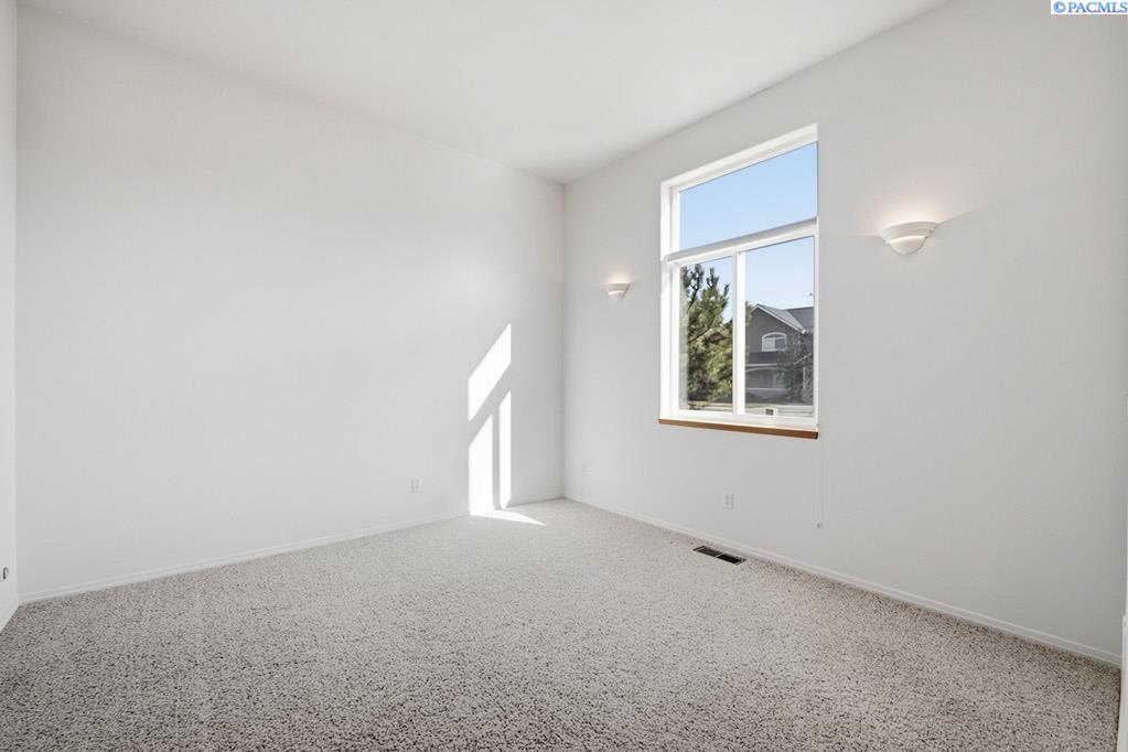 1225 SW Campus View Dr