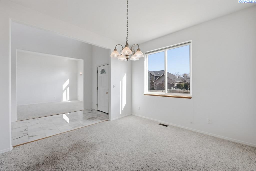 1225 SW Campus View Dr