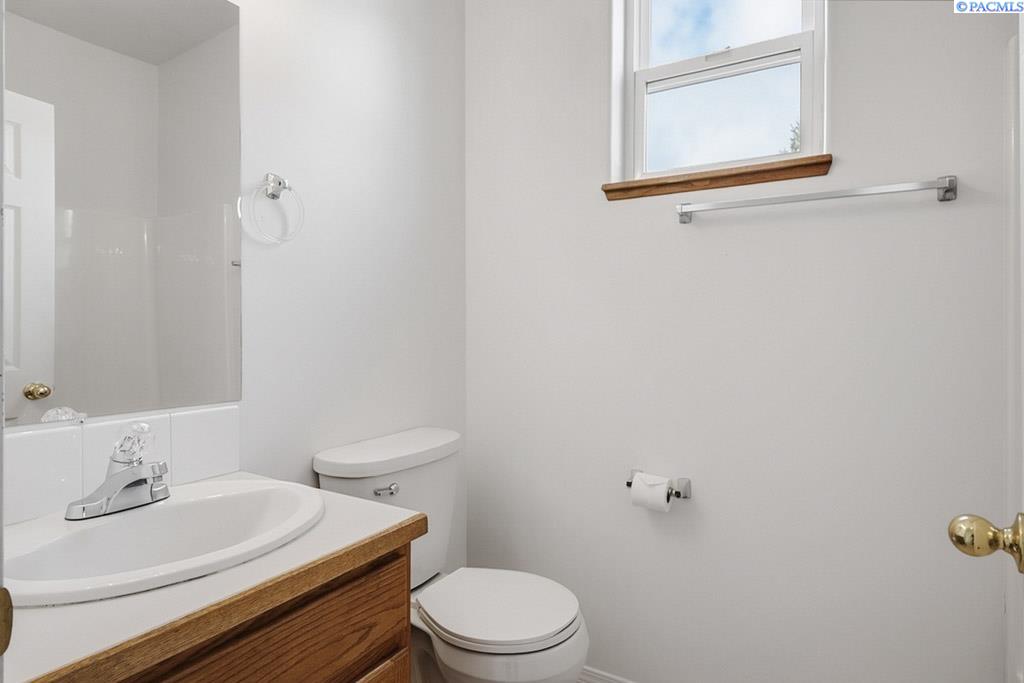 1225 SW Campus View Dr