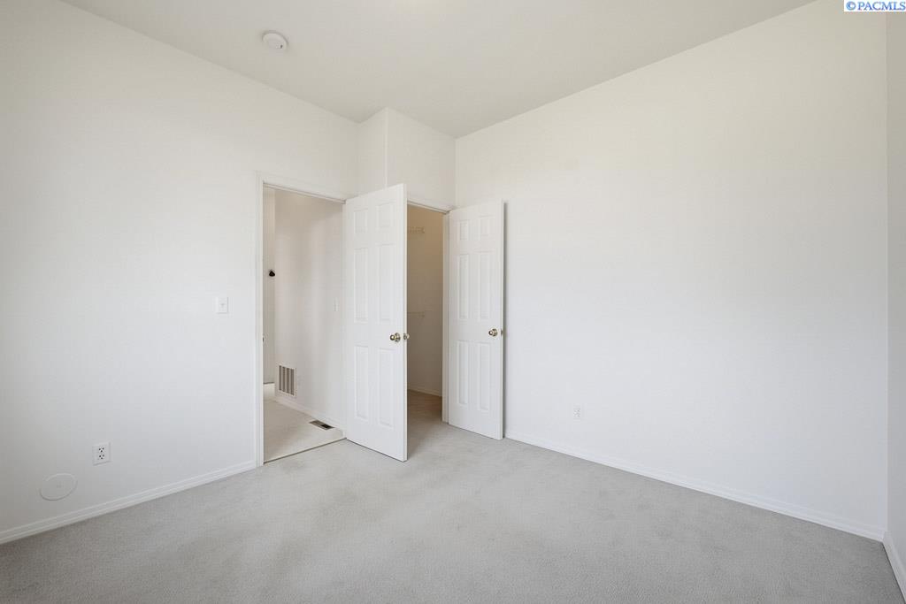 1225 SW Campus View Dr