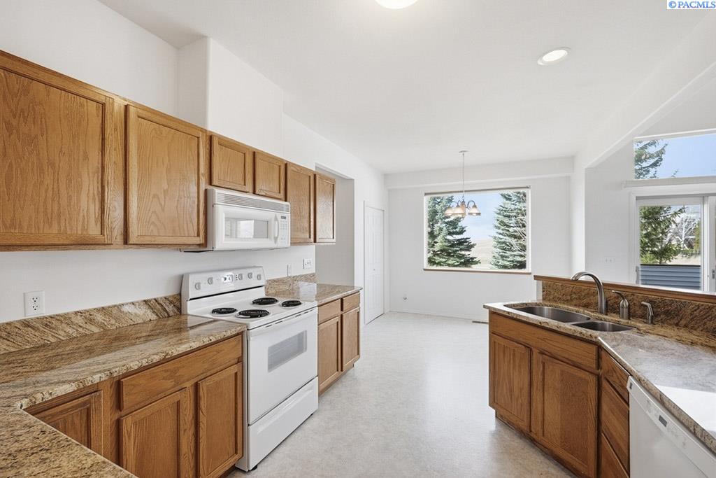 1225 SW Campus View Dr