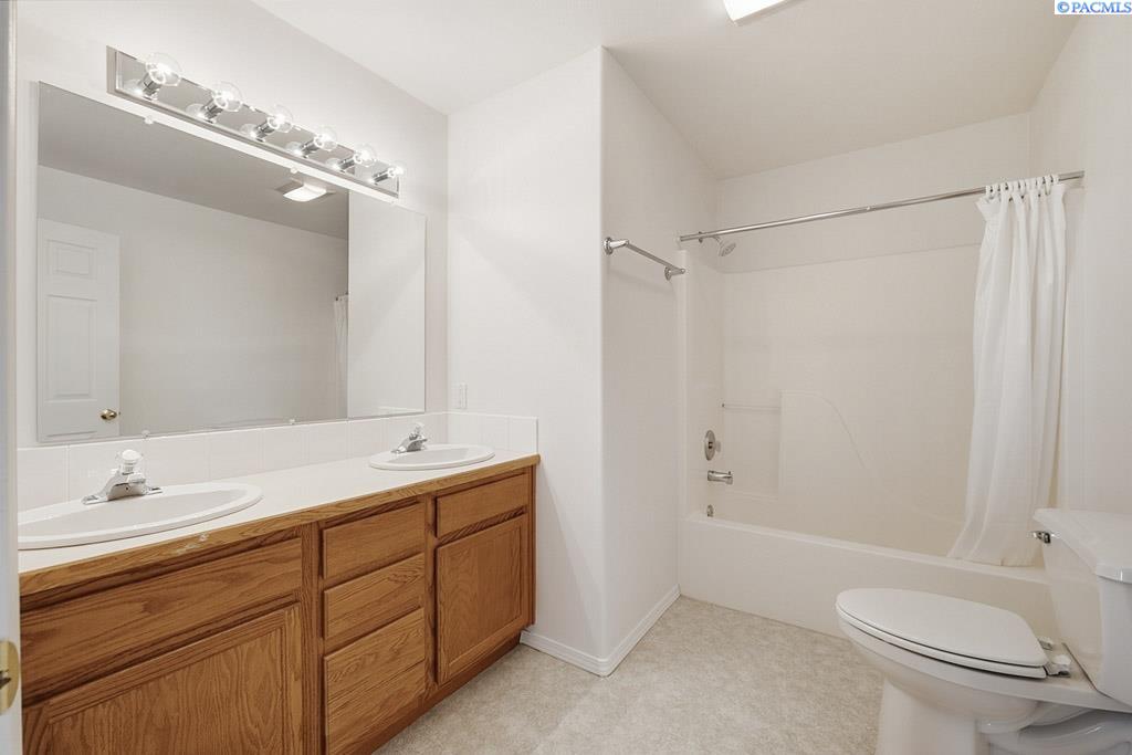 1225 SW Campus View Dr