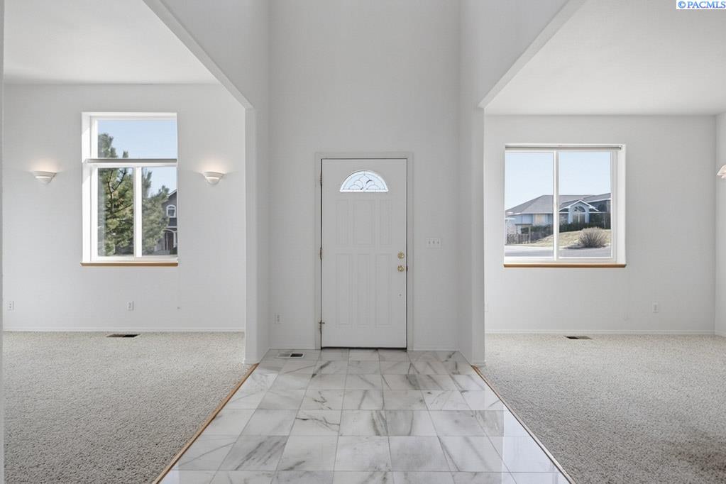 1225 SW Campus View Dr
